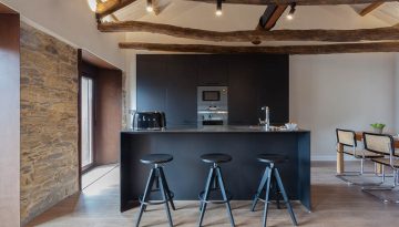 Cocina oscura con Isla
