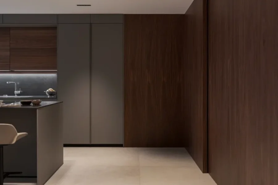 Cocina abierta al salón en gris visón y nogal Cocina abierta al salón en gris visón y nogal