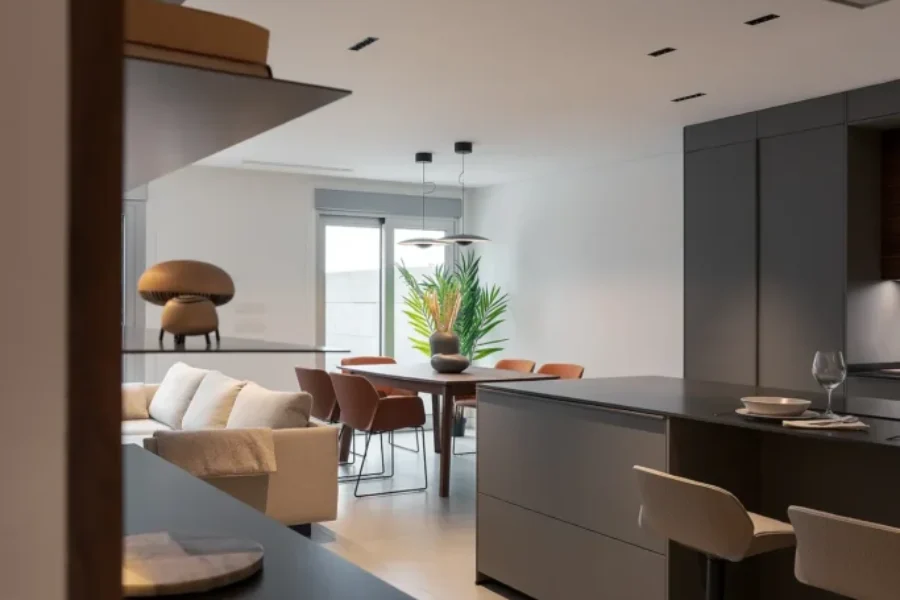 Cocina abierta al salón en gris visón y nogal