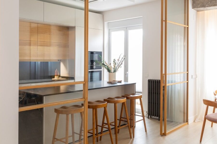 Cocina cashmere y roble en Casa Miel