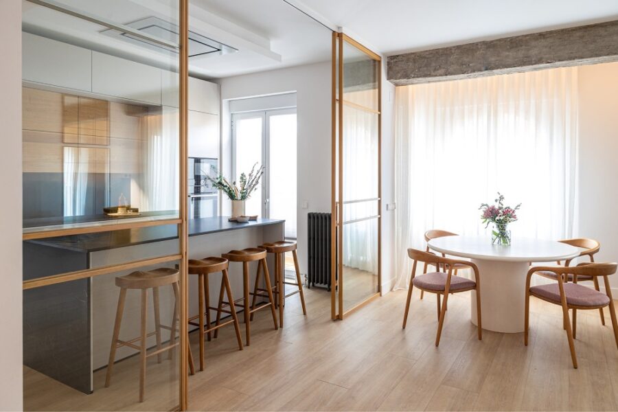 Cocina cashmere y roble en Casa Miel